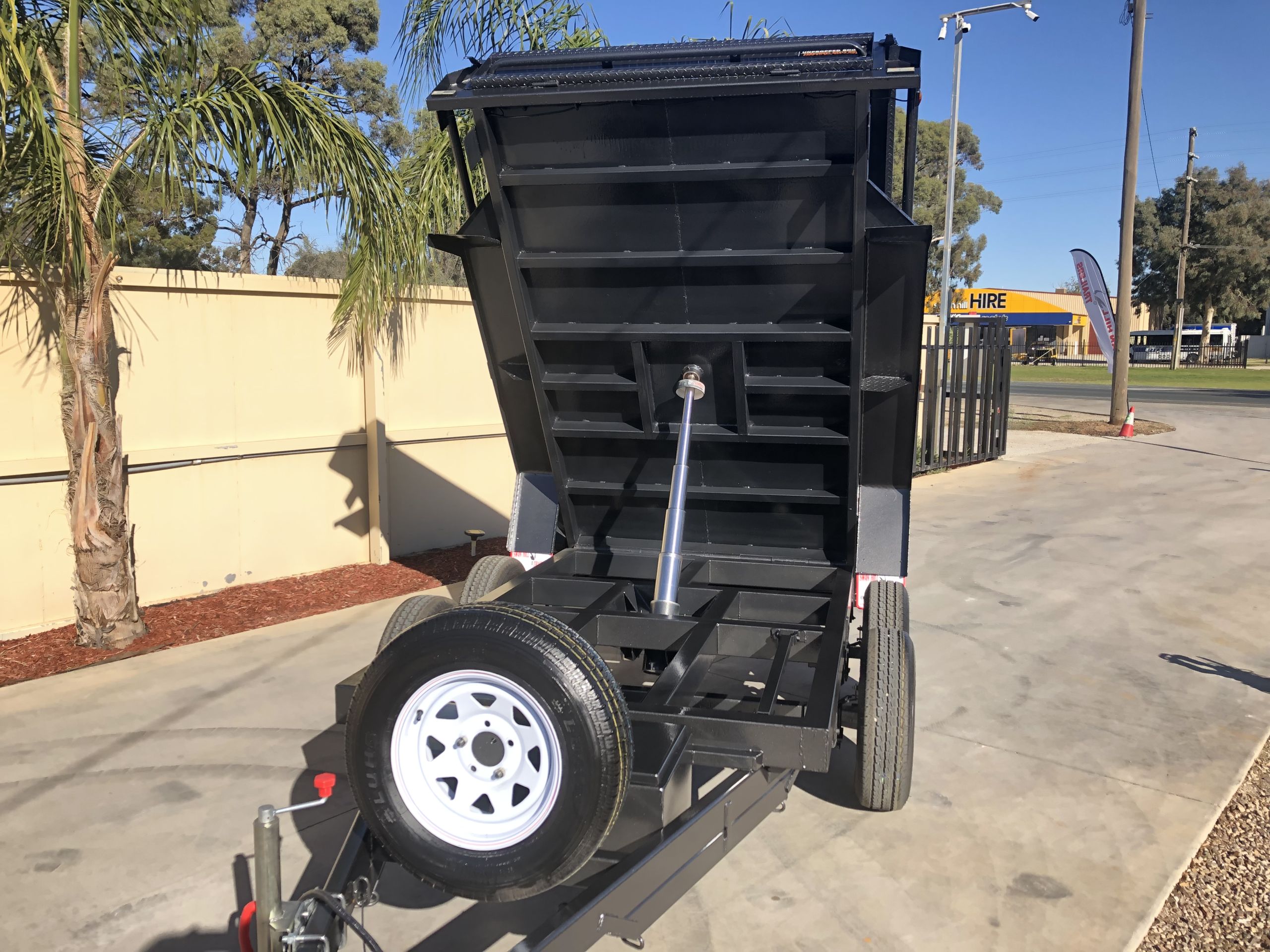 8x5 Deluxe Heavy Duty Tandem Hydraulic Tipper Trailer for Sale - Brisbane — image 2