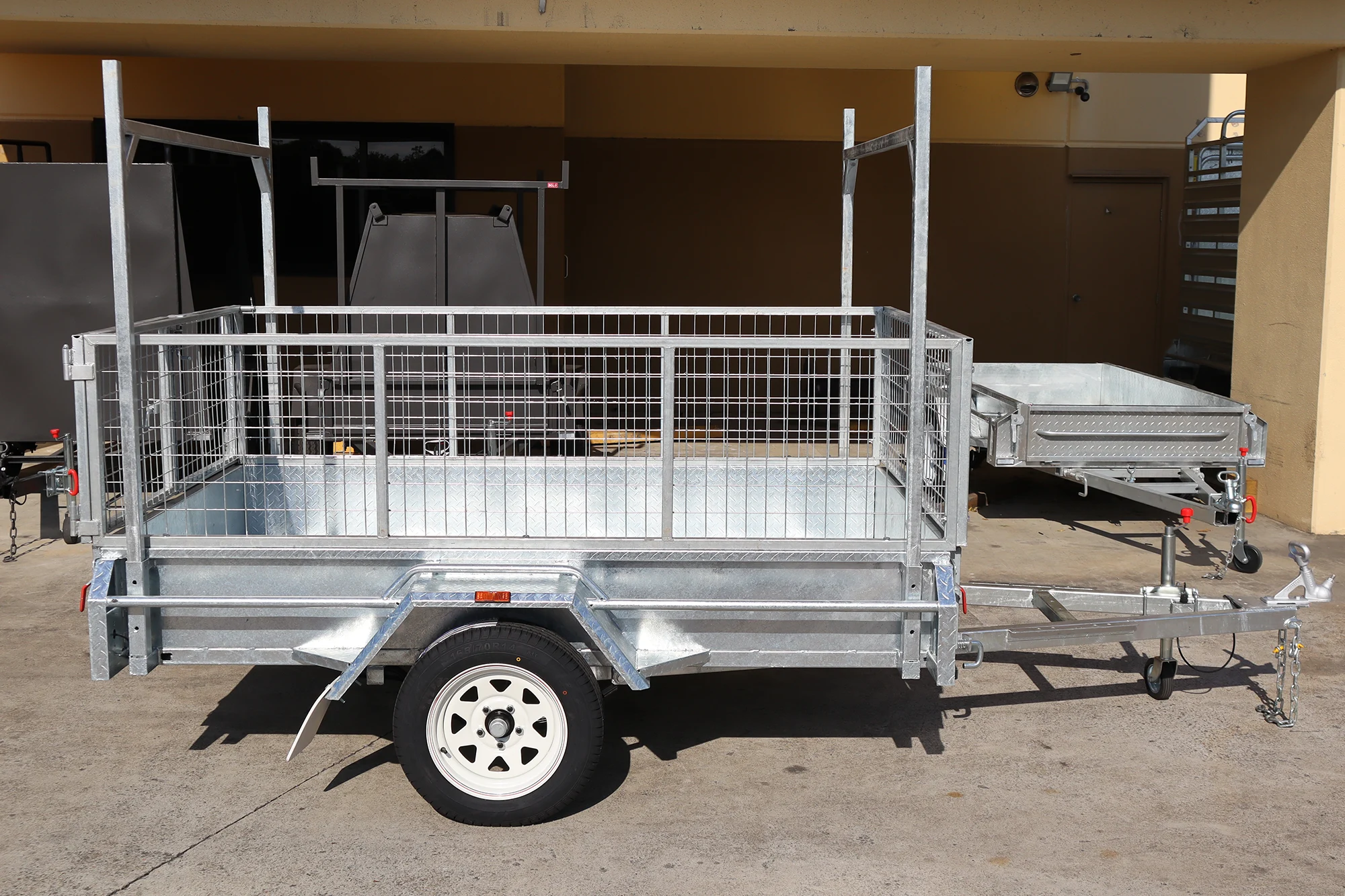 8x5 Galvanised 2ft Cage Trailer with Ladder Racks and Tilt Function for Sale — image 4