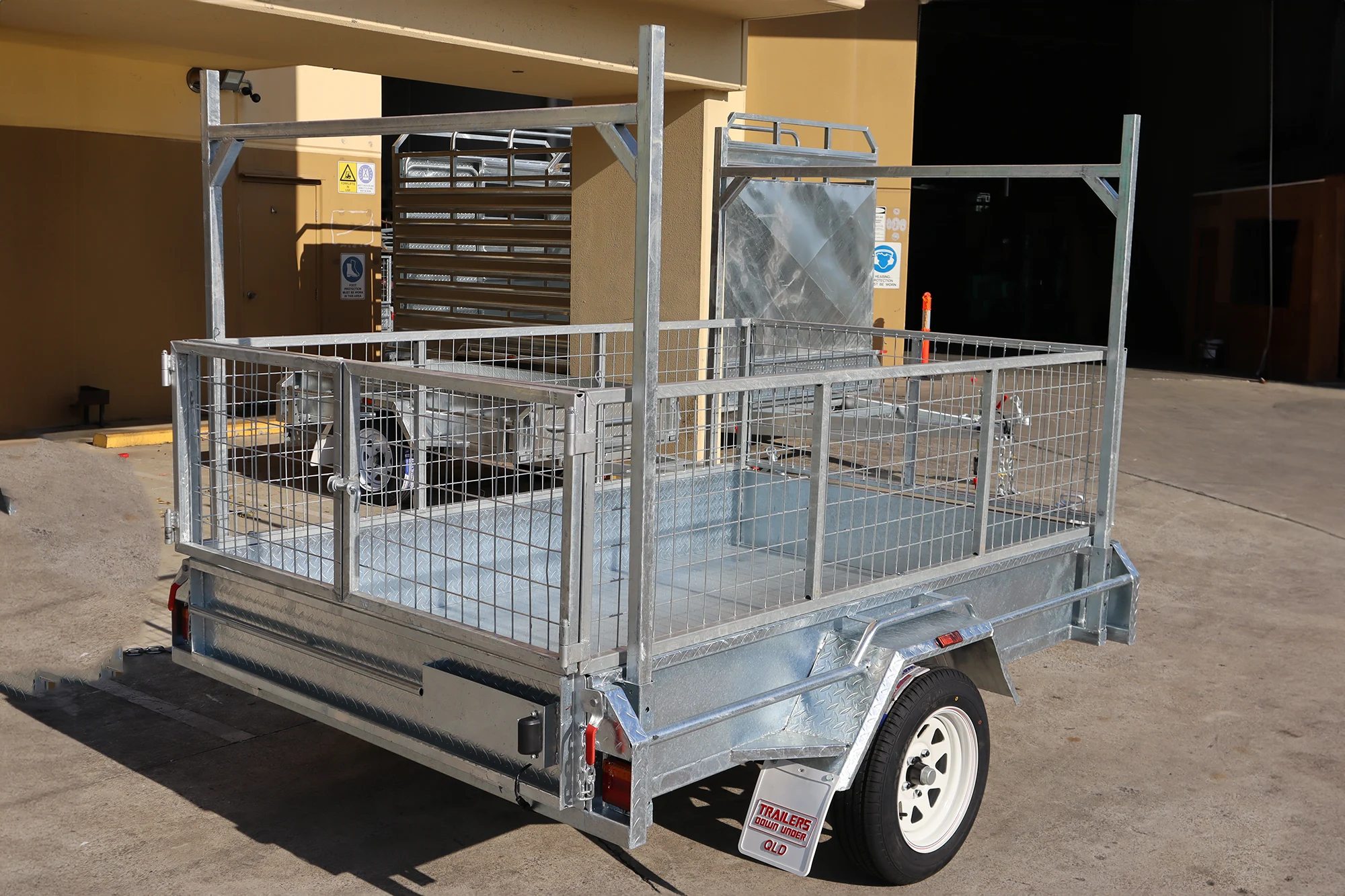8x5 Galvanised 2ft Cage Trailer with Ladder Racks and Tilt Function for Sale — image 5