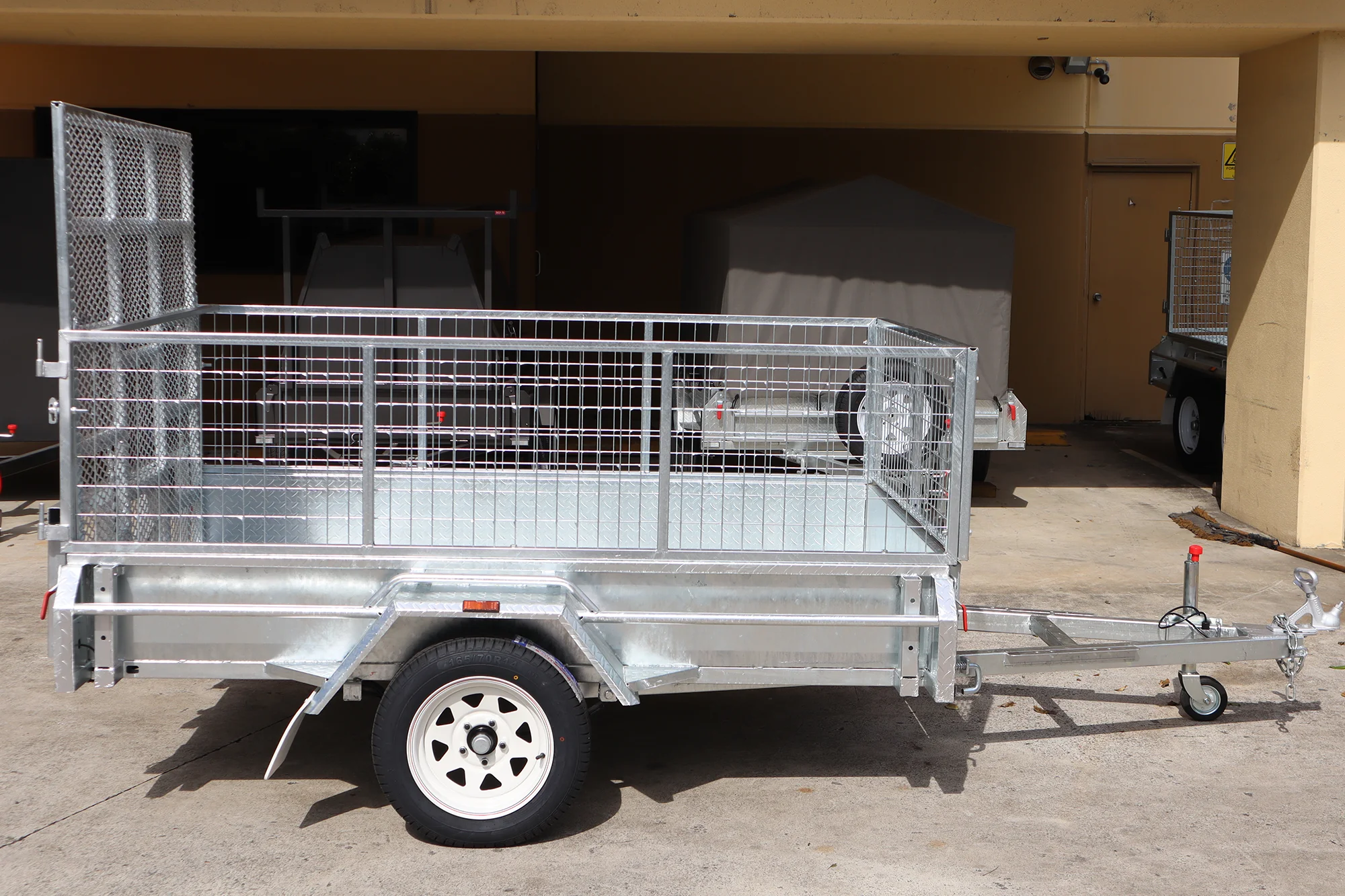 8x5 Galvanised 2ft Cage Trailer with 5ft Drop Down Ramp & Tilt Function for Sale Brisbane — image 7