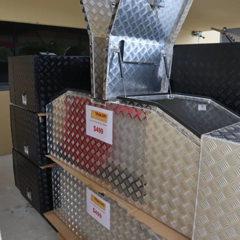 Aluminum Checkerplate Galwing Toolbox — image 2